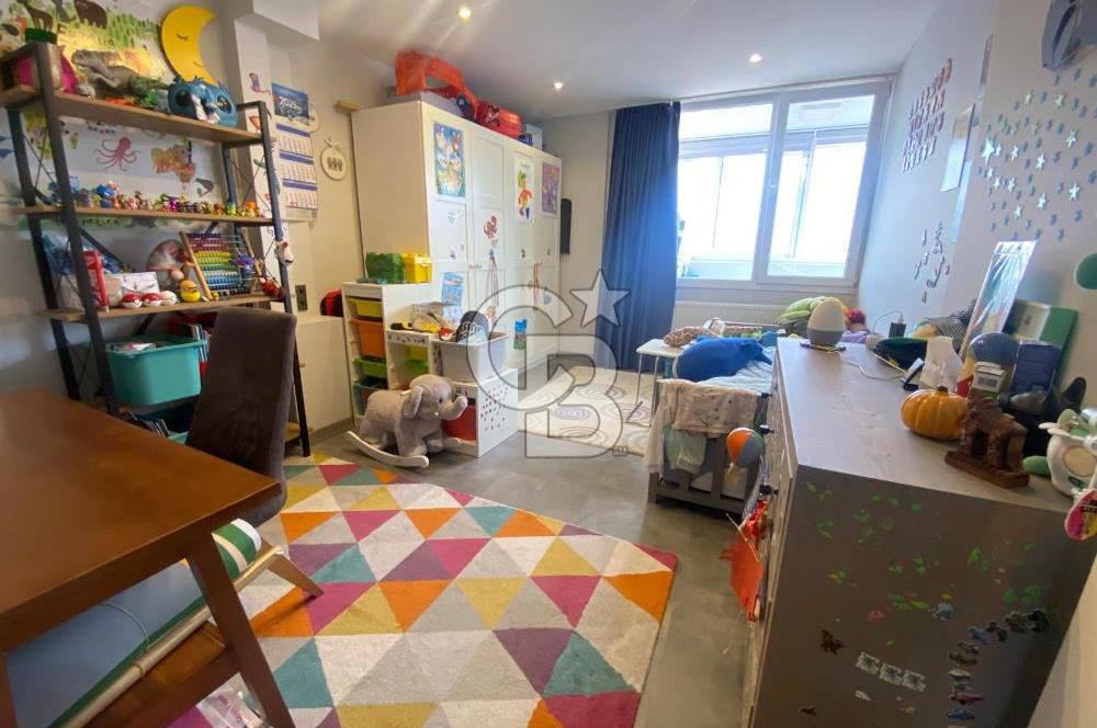 Güzelyalı Mithatpaşa Cad.'de Yenilenmiş Otoparklı Satılık Daire