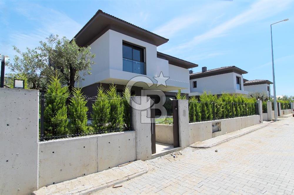 Güzelbahçe Yelki Mi'Marin Elal Gardenia 33 Sitesinde Özel Havuzlu Kiralık 5+1 Villa