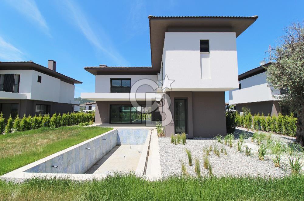 Güzelbahçe Yelki Mi'Marin Elal Gardenia 33 Sitesinde Özel Havuzlu Kiralık 5+1 Villa