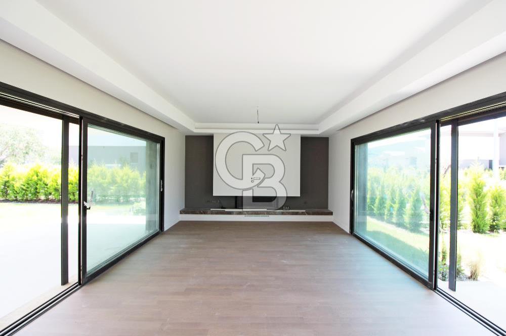 Güzelbahçe Yelki Mi'Marin Elal Gardenia 33 Sitesinde Özel Havuzlu Kiralık 5+1 Villa