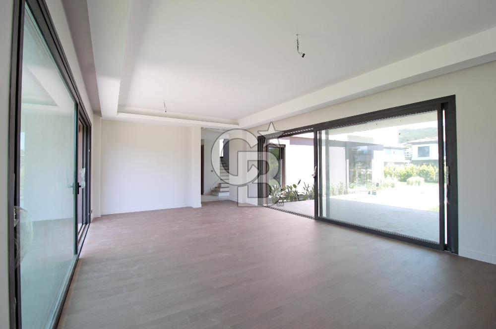 Güzelbahçe Yelki Mi'Marin Elal Gardenia 33 Sitesinde Özel Havuzlu Kiralık 5+1 Villa