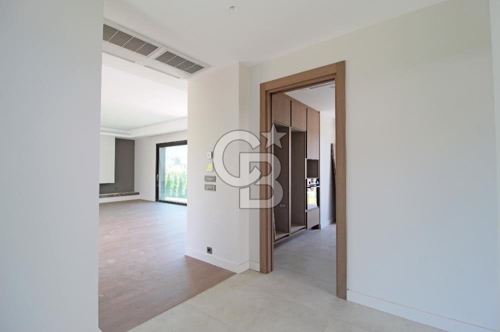 Güzelbahçe Yelki Mi'Marin Elal Gardenia 33 Sitesinde Özel Havuzlu Kiralık 5+1 Villa