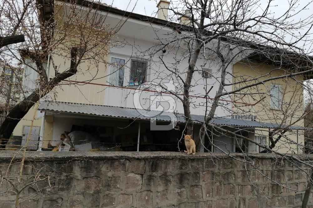 HACIBEKTAŞ MERKEZ'DE GENİŞ BAHÇELİ 2 KATLI MÜSTAKİL EV(2 DAİRE)