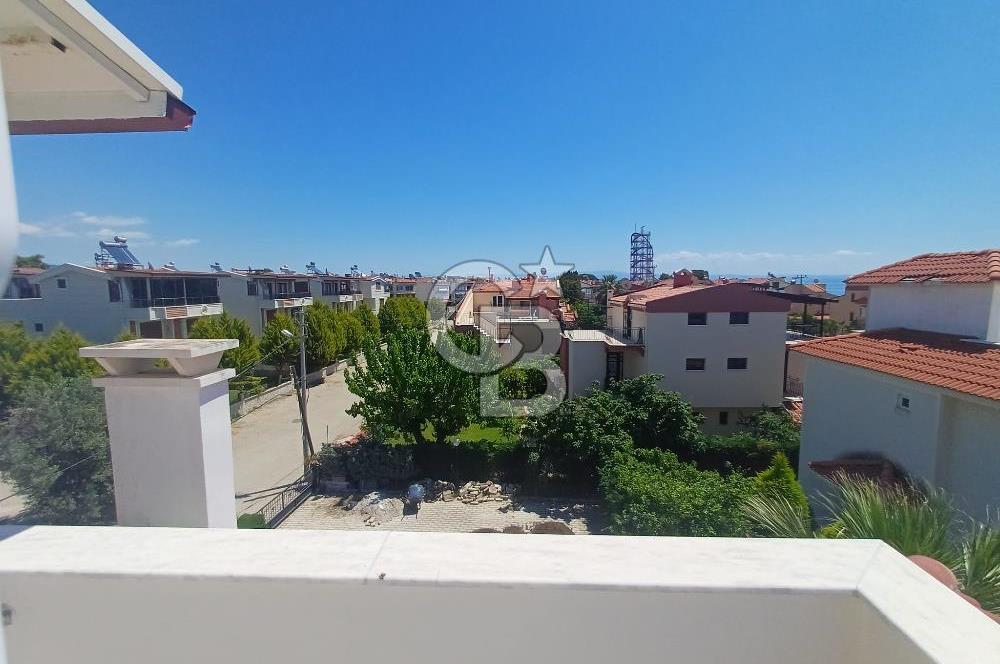 ÇanakkaleAyvacık Mıhlı'da Denize Sıfır Havuzlu Tripleks Villa