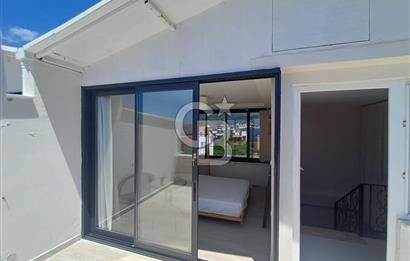 ÇanakkaleAyvacık Mıhlı'da Denize Sıfır Havuzlu Tripleks Villa