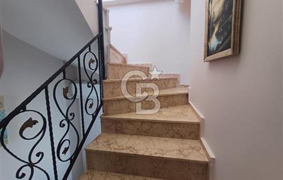 ÇanakkaleAyvacık Mıhlı'da Denize Sıfır Havuzlu Tripleks Villa