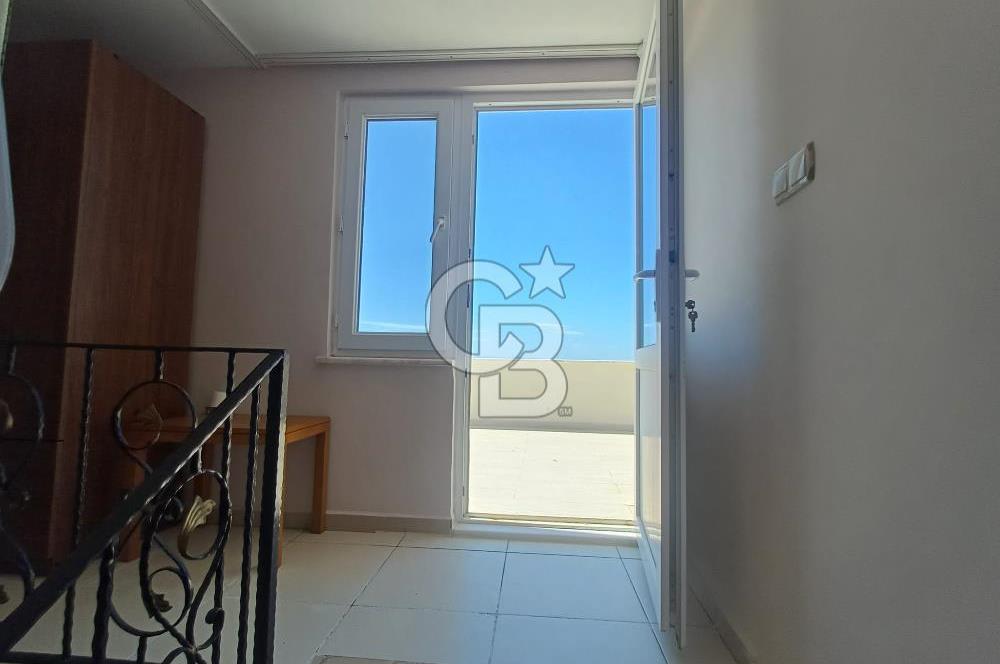 ÇanakkaleAyvacık Mıhlı'da Denize Sıfır Havuzlu Tripleks Villa