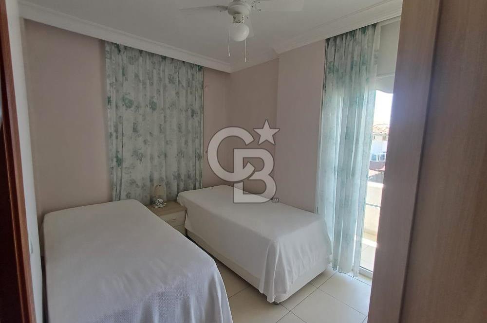 ÇanakkaleAyvacık Mıhlı'da Denize Sıfır Havuzlu Tripleks Villa