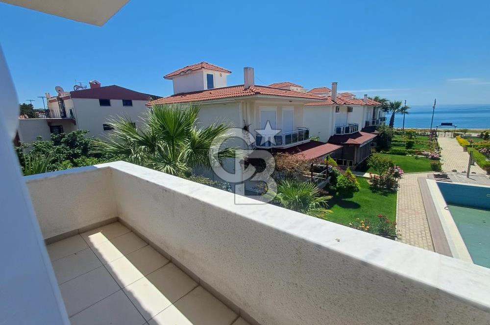 ÇanakkaleAyvacık Mıhlı'da Denize Sıfır Havuzlu Tripleks Villa