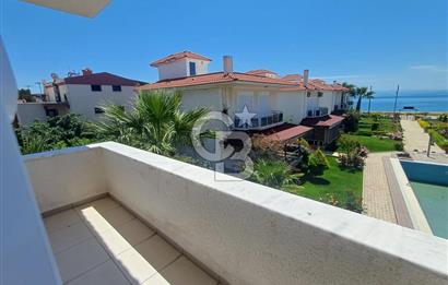 ÇanakkaleAyvacık Mıhlı'da Denize Sıfır Havuzlu Tripleks Villa