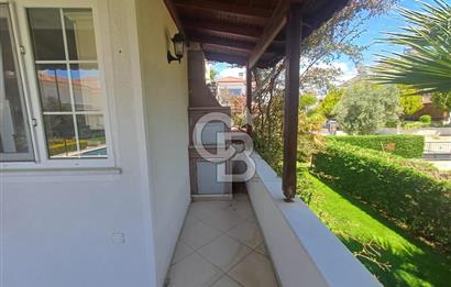 ÇanakkaleAyvacık Mıhlı'da Denize Sıfır Havuzlu Tripleks Villa