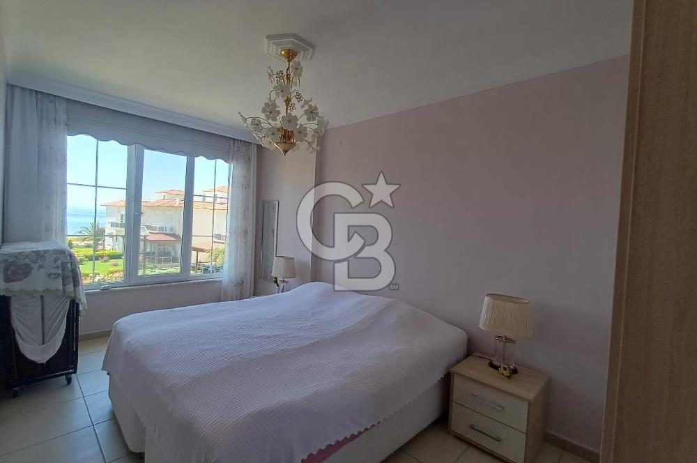 ÇanakkaleAyvacık Mıhlı'da Denize Sıfır Havuzlu Tripleks Villa