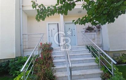 ÇanakkaleAyvacık Mıhlı'da Denize Sıfır Havuzlu Tripleks Villa