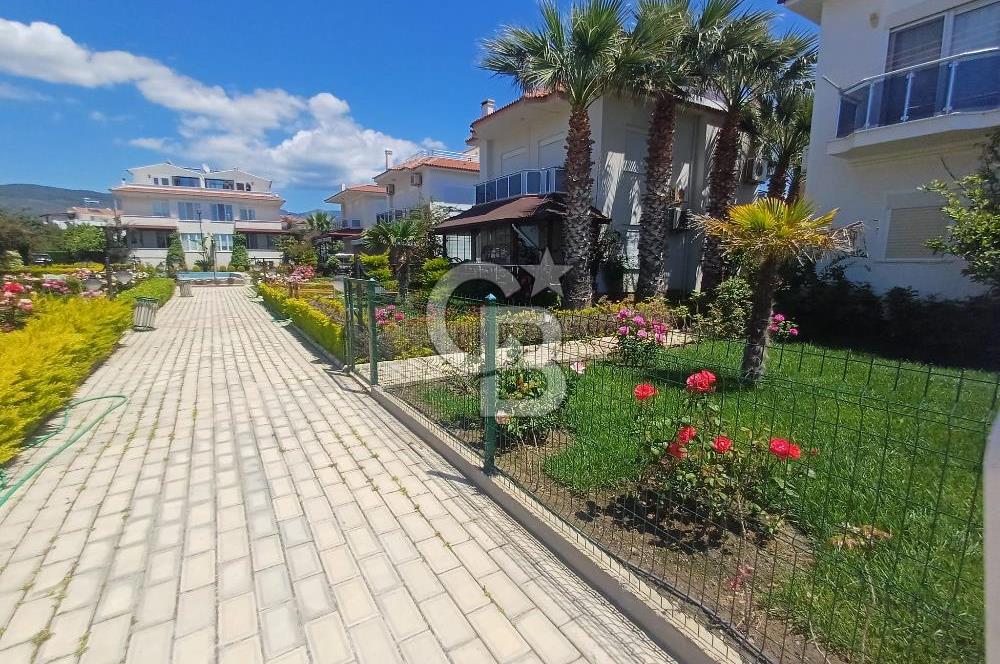 ÇanakkaleAyvacık Mıhlı'da Denize Sıfır Havuzlu Tripleks Villa