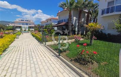 ÇanakkaleAyvacık Mıhlı'da Denize Sıfır Havuzlu Tripleks Villa