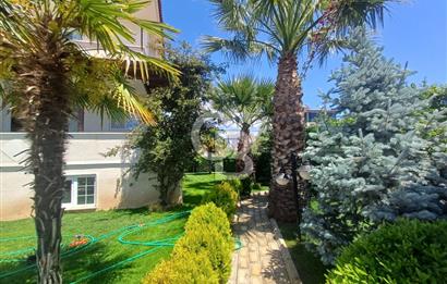 ÇanakkaleAyvacık Mıhlı'da Denize Sıfır Havuzlu Tripleks Villa
