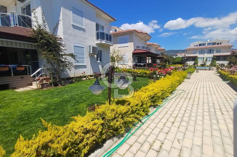ÇanakkaleAyvacık Mıhlı'da Denize Sıfır Havuzlu Tripleks Villa