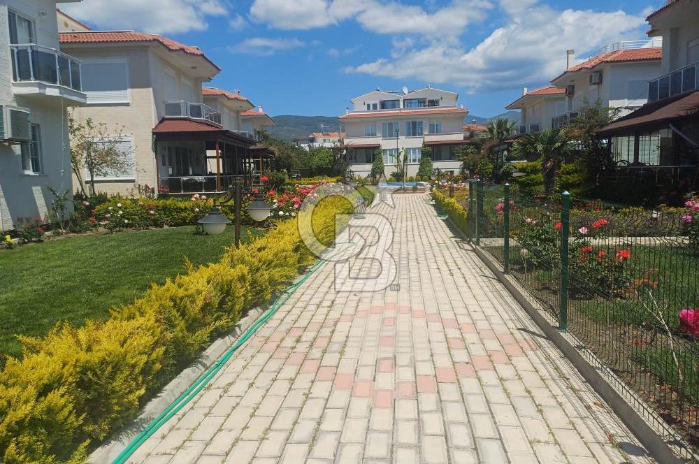 ÇanakkaleAyvacık Mıhlı'da Denize Sıfır Havuzlu Tripleks Villa