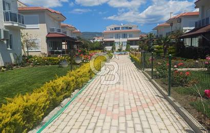 ÇanakkaleAyvacık Mıhlı'da Denize Sıfır Havuzlu Tripleks Villa