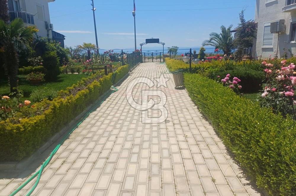 ÇanakkaleAyvacık Mıhlı'da Denize Sıfır Havuzlu Tripleks Villa