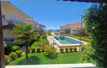 ÇanakkaleAyvacık Mıhlı'da Denize Sıfır Havuzlu Tripleks Villa