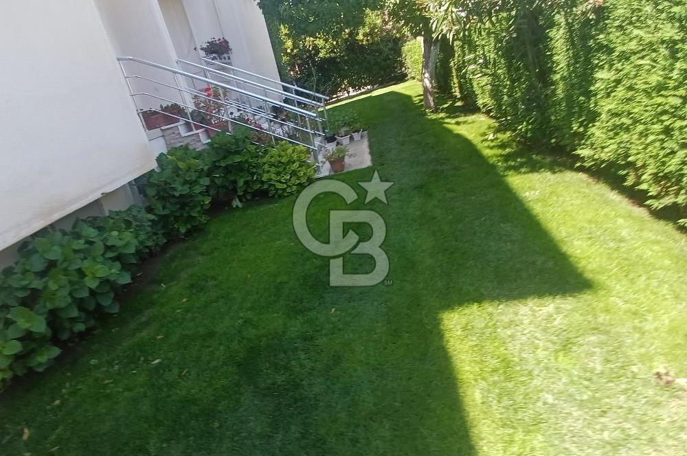 ÇanakkaleAyvacık Mıhlı'da Denize Sıfır Havuzlu Tripleks Villa