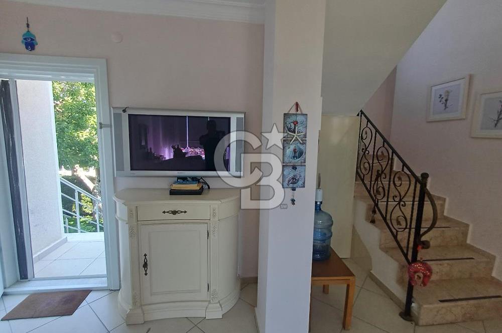 ÇanakkaleAyvacık Mıhlı'da Denize Sıfır Havuzlu Tripleks Villa