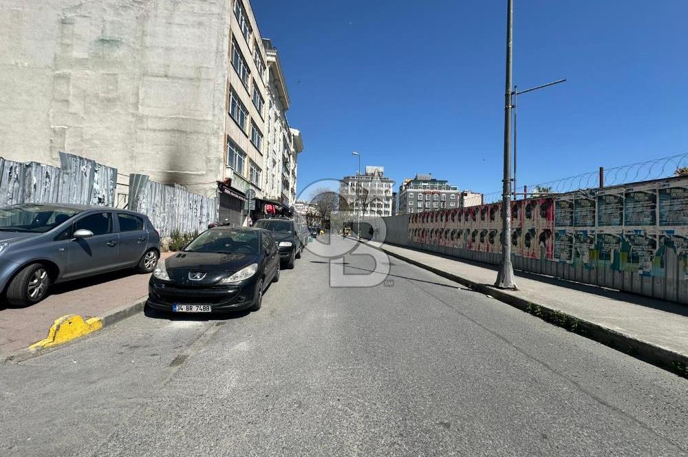 Yenikapı'da Kiralık Ofis, Metro ve Marmaray'a 100 mt. Mesafede