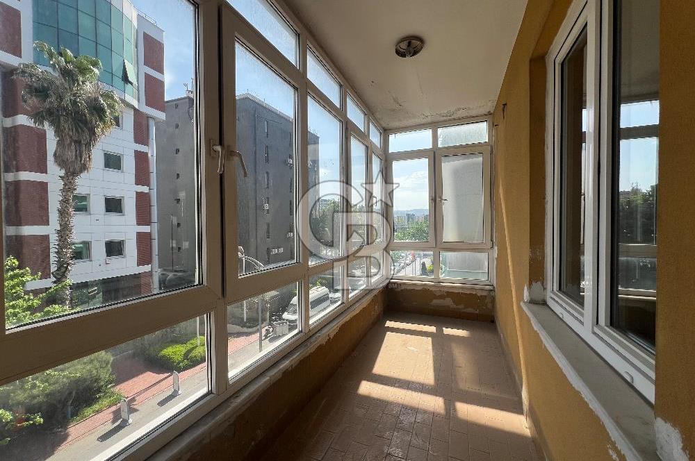 Kozyatağı Bostancı Metro Durağı  yanında Satılık 3+1 Daire