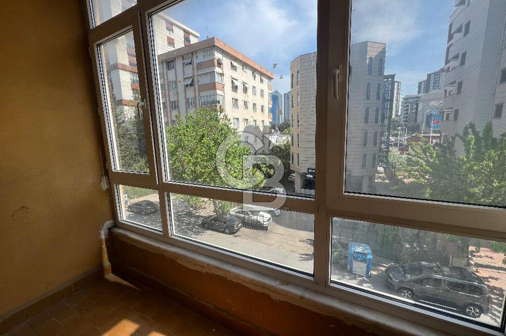 Kozyatağı Bostancı Metro Durağı  yanında Satılık 3+1 Daire