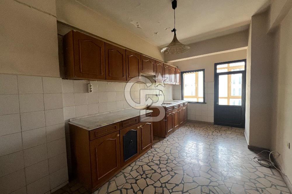 Kozyatağı Bostancı Metro Durağı  yanında Satılık 3+1 Daire