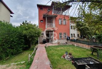 KORU MAHALLESİNDE GENİŞ BAHÇELİ 4+2 SATILIK VİLLA