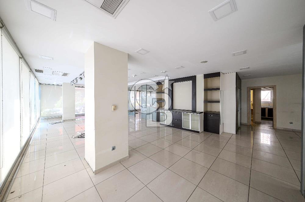 ATAŞEHİR'DE MUHTEŞEM KONUMDA 1200 M2 İSKANLI KİRALIK PLAZA