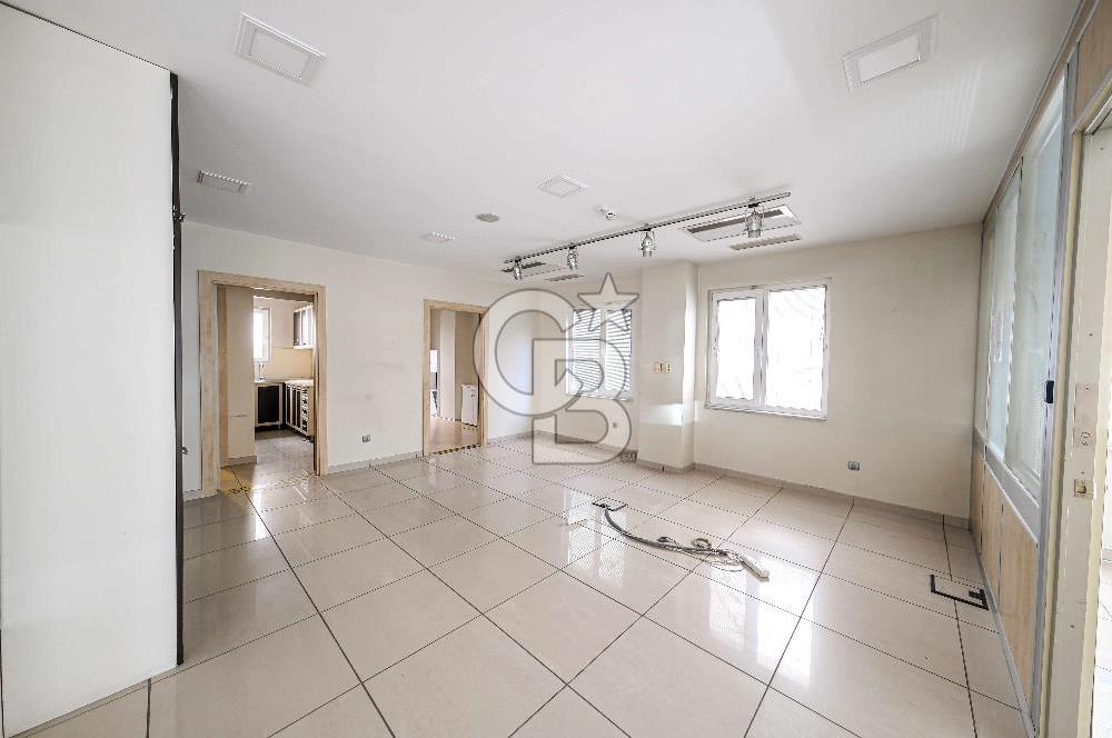 ATAŞEHİR'DE MUHTEŞEM KONUMDA 1200 M2 İSKANLI KİRALIK PLAZA
