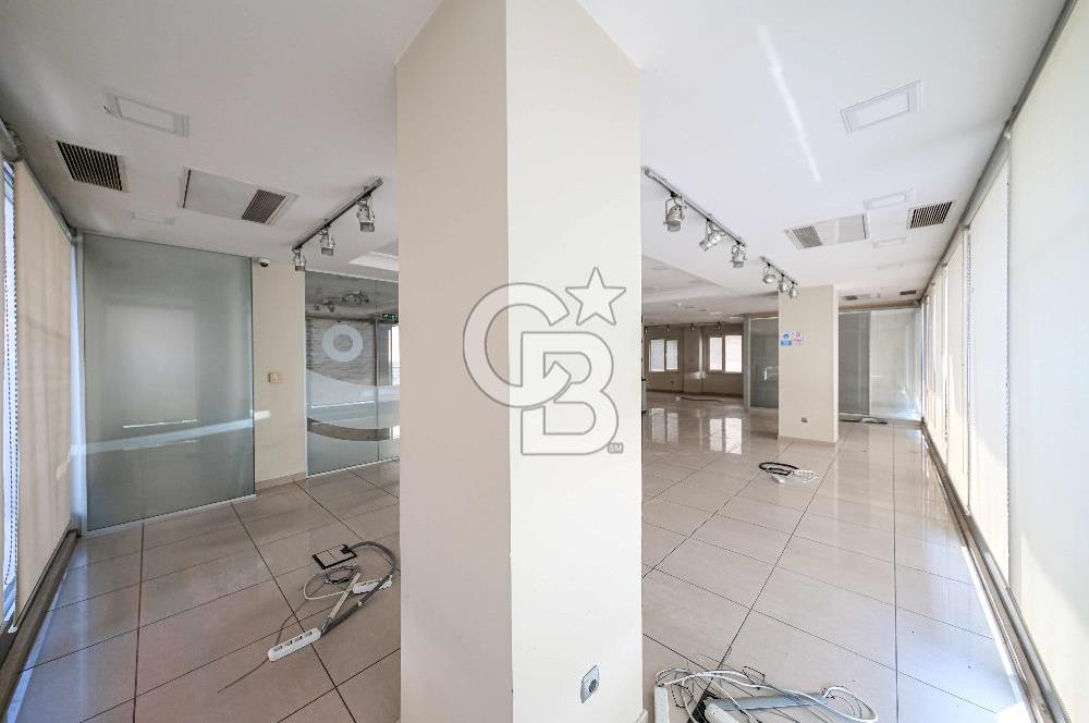 ATAŞEHİR'DE MUHTEŞEM KONUMDA 1200 M2 İSKANLI KİRALIK PLAZA