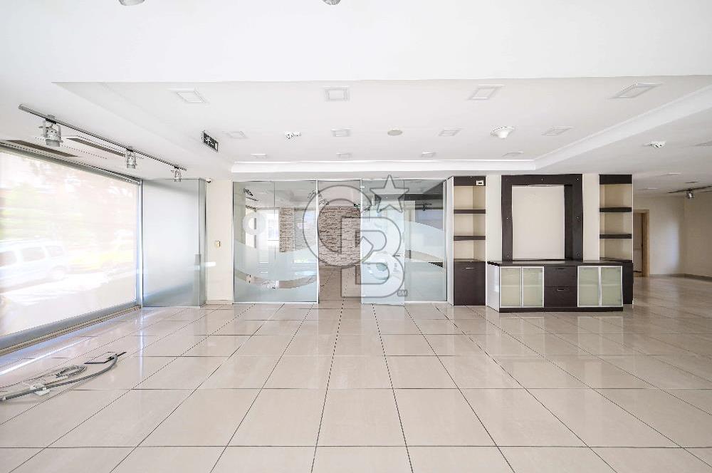 ATAŞEHİR'DE MUHTEŞEM KONUMDA 1200 M2 İSKANLI KİRALIK PLAZA