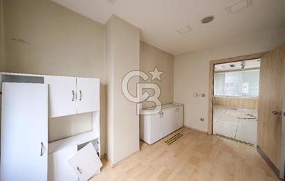 ATAŞEHİR'DE MUHTEŞEM KONUMDA 1200 M2 İSKANLI KİRALIK PLAZA