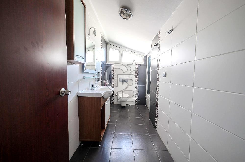 ATAŞEHİR'DE MUHTEŞEM KONUMDA 1200 M2 İSKANLI KİRALIK PLAZA