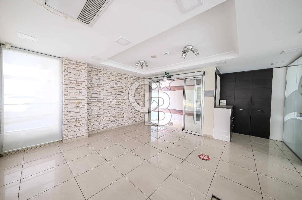 ATAŞEHİR'DE MUHTEŞEM KONUMDA 1200 M2 İSKANLI KİRALIK PLAZA