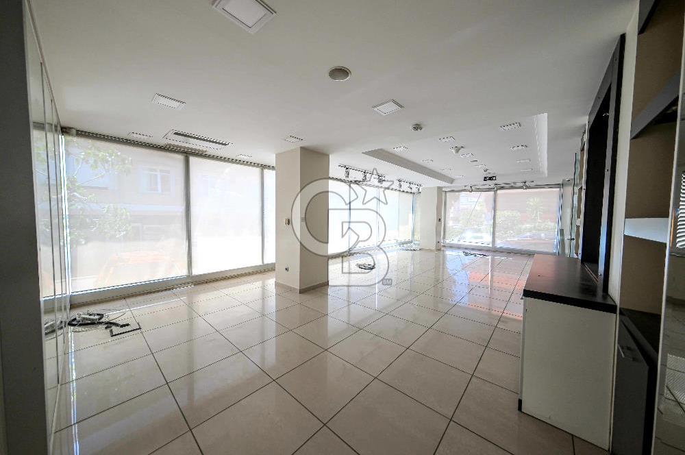 ATAŞEHİR'DE MUHTEŞEM KONUMDA 1200 M2 İSKANLI KİRALIK PLAZA