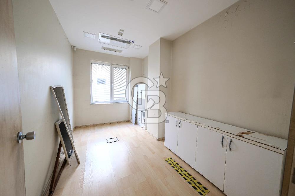 ATAŞEHİR'DE MUHTEŞEM KONUMDA 1200 M2 İSKANLI KİRALIK PLAZA