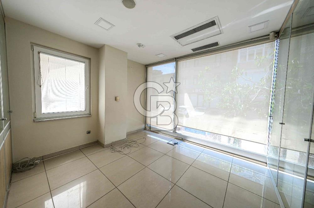 ATAŞEHİR'DE MUHTEŞEM KONUMDA 1200 M2 İSKANLI KİRALIK PLAZA