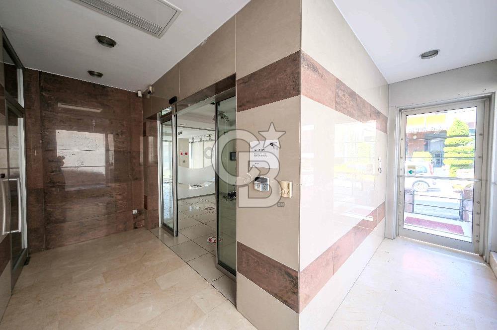 ATAŞEHİR'DE MUHTEŞEM KONUMDA 1200 M2 İSKANLI KİRALIK PLAZA
