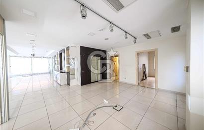 ATAŞEHİR'DE MUHTEŞEM KONUMDA 1200 M2 İSKANLI KİRALIK PLAZA