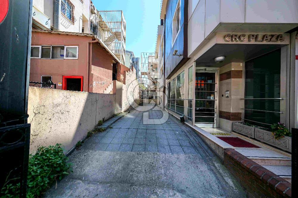 ATAŞEHİR'DE MUHTEŞEM KONUMDA 1200 M2 İSKANLI KİRALIK PLAZA