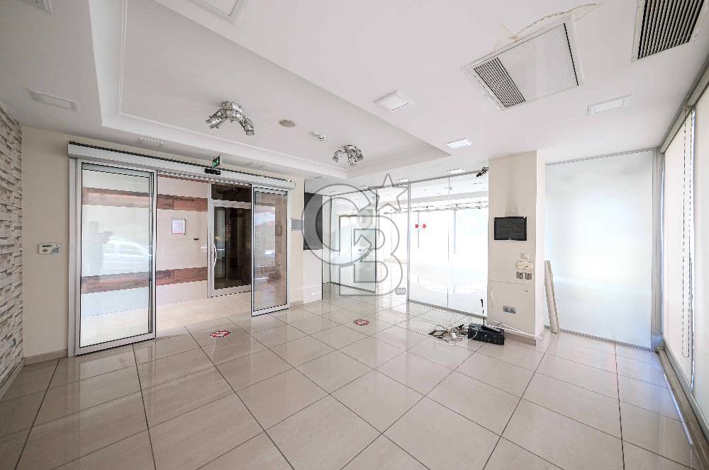 ATAŞEHİR'DE MUHTEŞEM KONUMDA 1200 M2 İSKANLI KİRALIK PLAZA