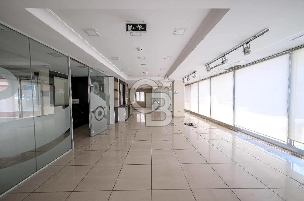 ATAŞEHİR'DE MUHTEŞEM KONUMDA 1200 M2 İSKANLI KİRALIK PLAZA