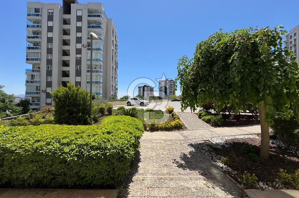 KARŞIYAKA YÜKSEK VADİ’DE SATILIK DENİZ MANZARALI 3+1 DAİRE