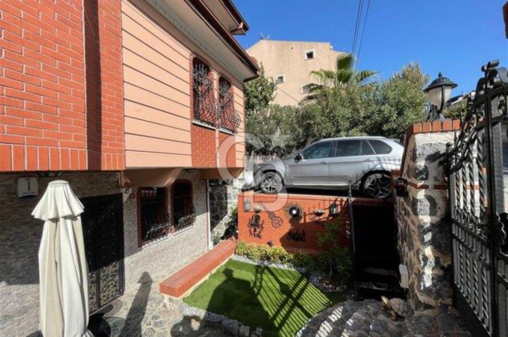 Müstakil 5+3 deniz man.teraslı,bahçeli,müştemilatlı, garajlı