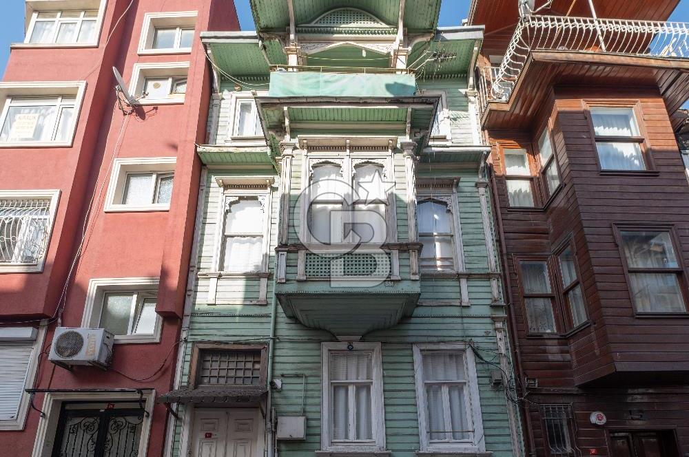 Arnavutköy’ün Kalbinde, Tarihi 3 Katlı Müstakil Köşk”